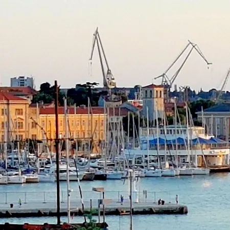 App Obrovac In The Centre - With Amazing Sea View! アパート プーラ