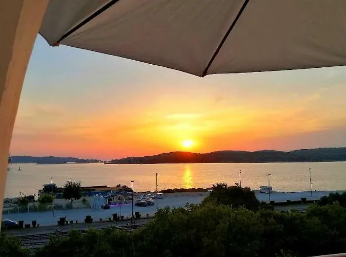 App Obrovac In The Centre - With Amazing Sea View! * Pula